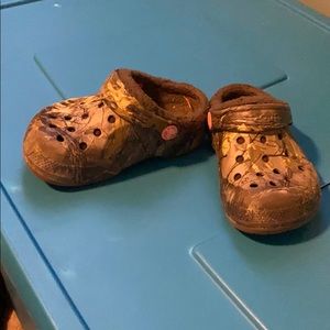 8/9 crocs camouflage